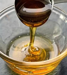 Beneficios para las personas comer Miel natural de Abeja. Qué es bueno para los hombres y mujeres si sé come Miel a diario.